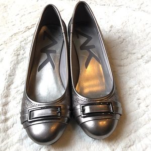 Anne Klein AK Sport Taupe Flat Wedge 6.5M Metallic